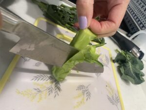 茎の皮は厚めに剥く