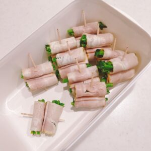 アスパラ菜のベーコン巻