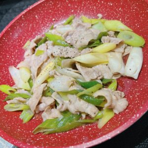 長ねぎと豚バラのポン酢炒め