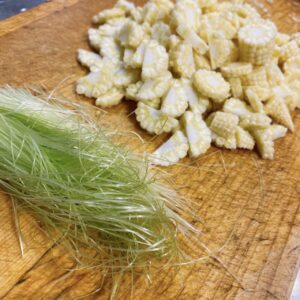 ヤングコーンとひげを切る