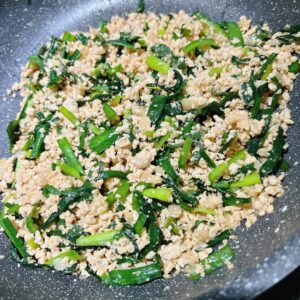 ニラとひき肉の丼ものレシピ